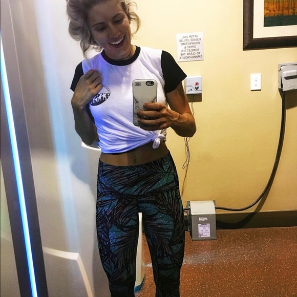 SOLD- Lululemon Wunder Under Leggings - Picture 3 of 3